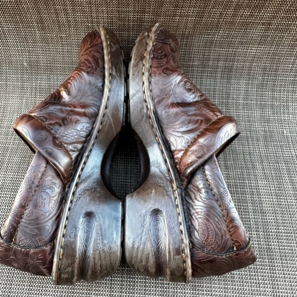 B.O.C. Peggy Slip-On Clog Nursing Clog Faux Leather Size 7 Embossed Deaign - Picture 7 of 11